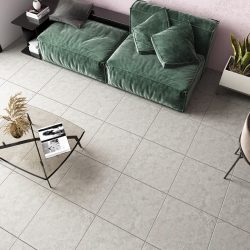 cerámica boston perla 45x45 en el piso de la sala