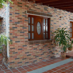 pared interior con fachaleta estoraque matizado 7x25
