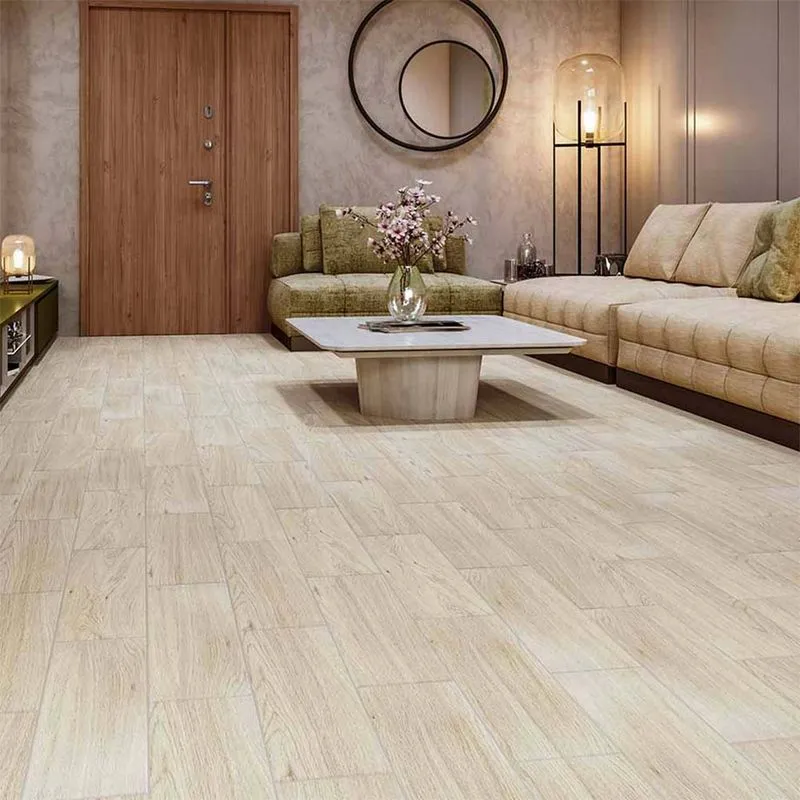 cerámica madera nogal beige 15x60 en una sala
