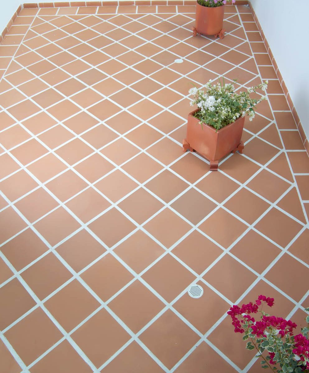 jardín interior con piso en gres durania